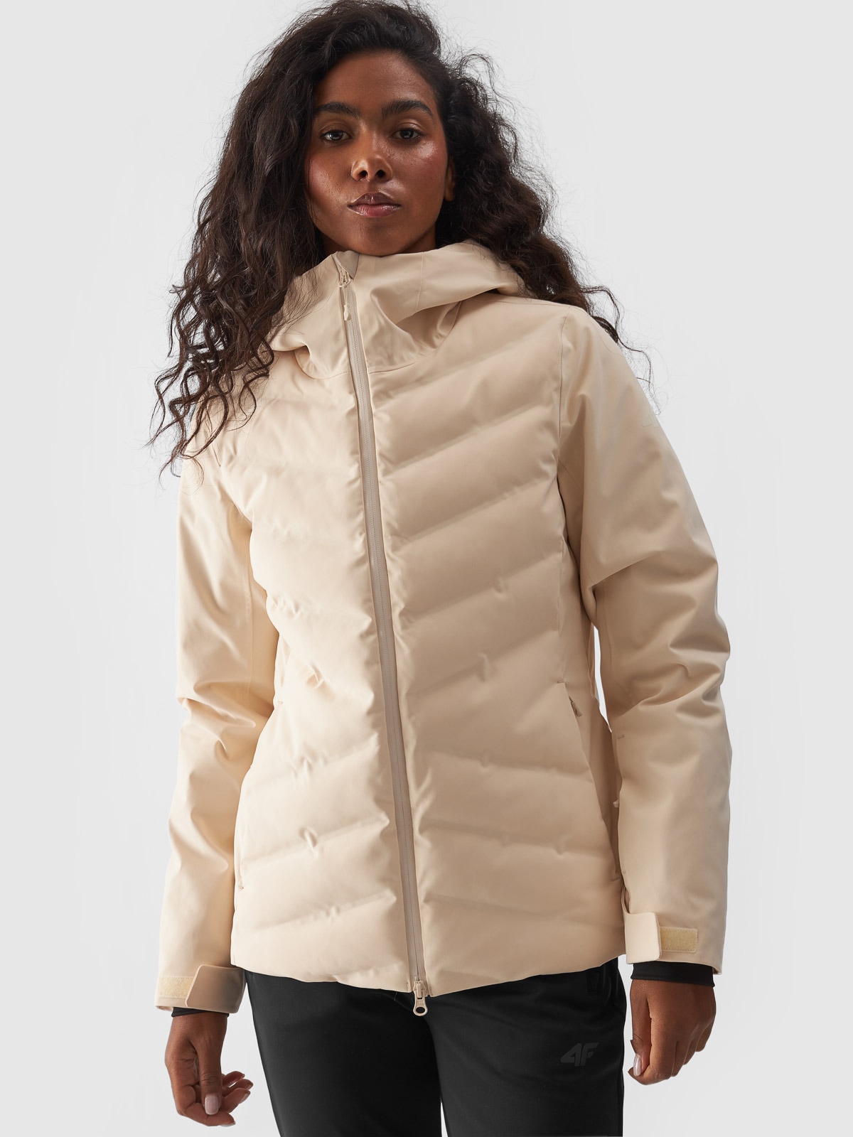 4F Skijacke mit Kapuze