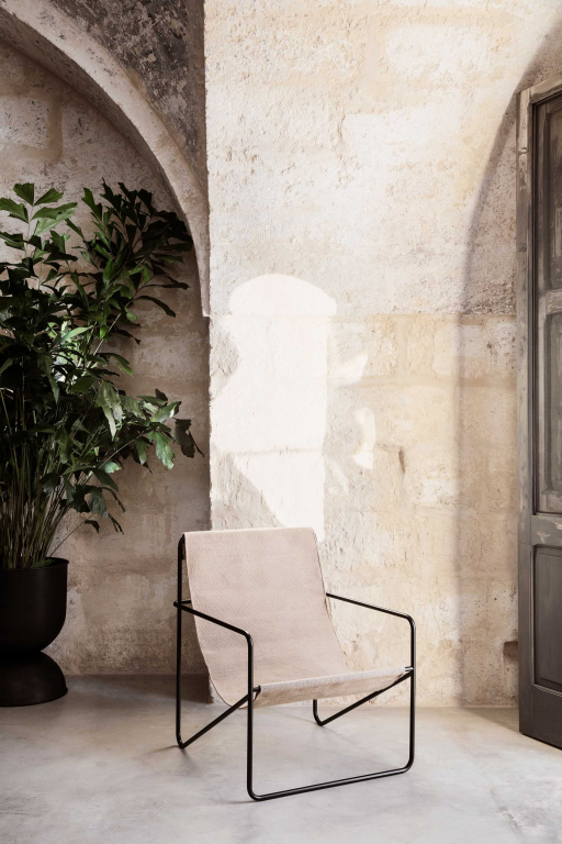 Ferm Living Desert fauteuil zwart onderstel Black/Soil