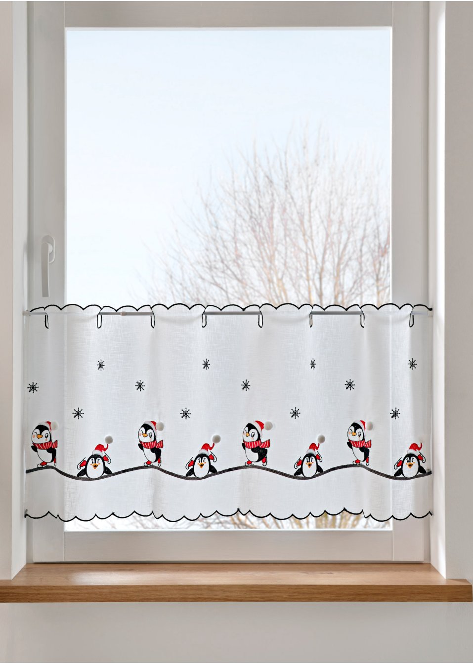 Brise-bise avec broderie et application