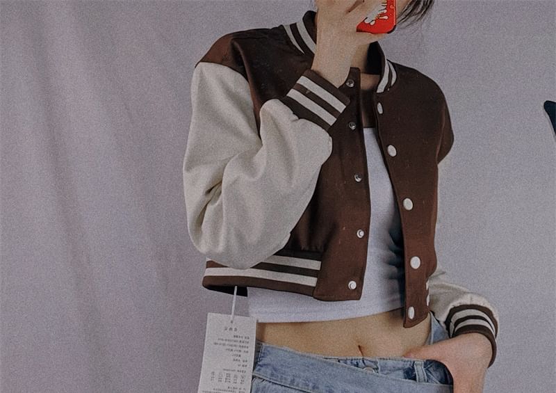 Bazer - Tweekleurige cropped baseballjack met knopen