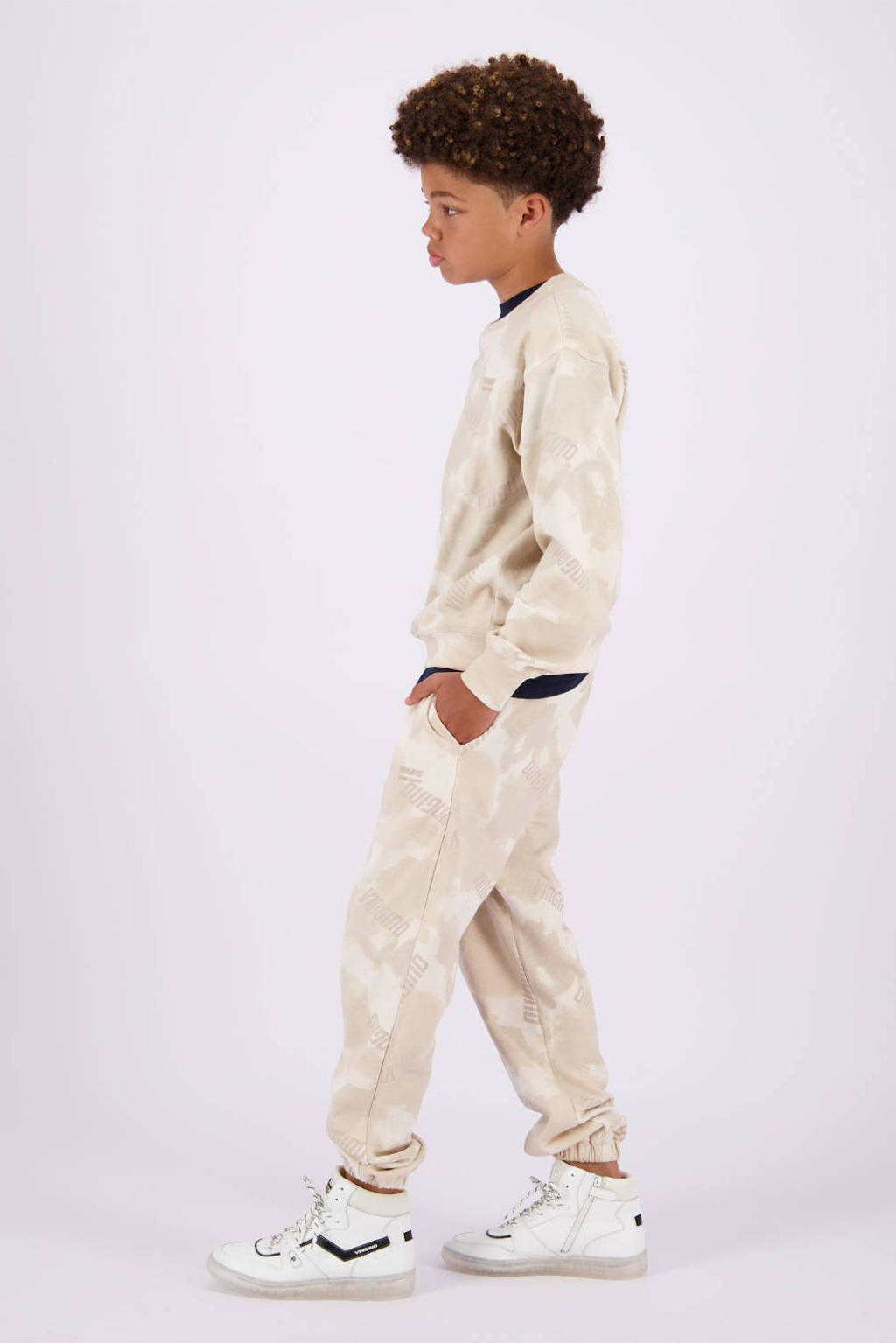 Vingino regular fit joggingbroek Sordo met all over print beige/grijs
