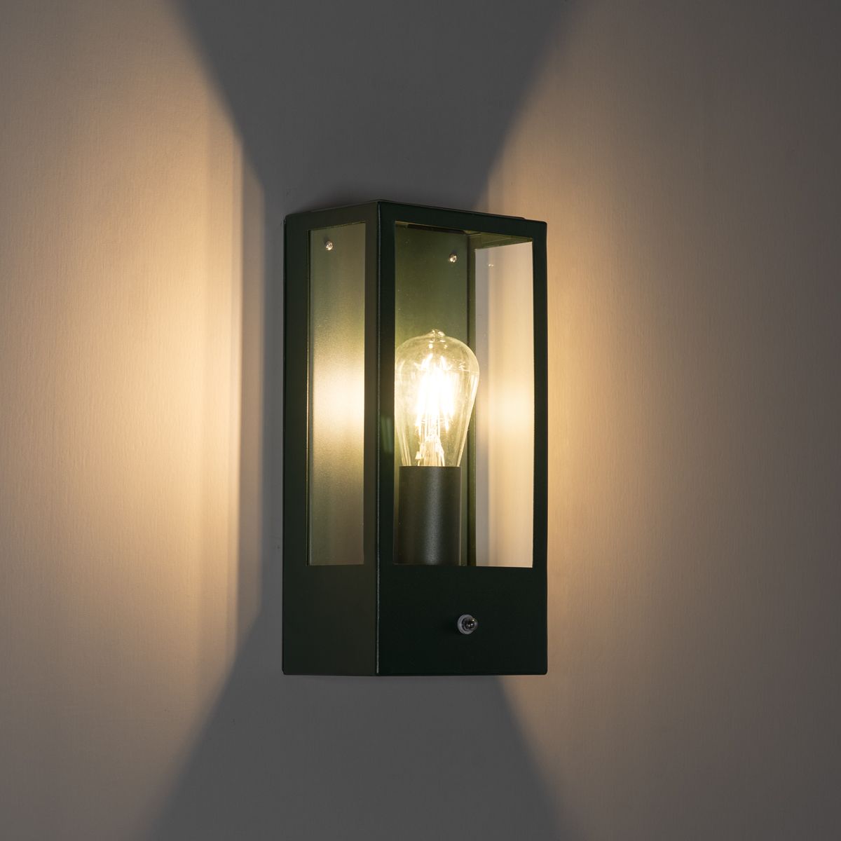 Buiten wandlamp donker groen met schemersensor IP44 - Rotterdam