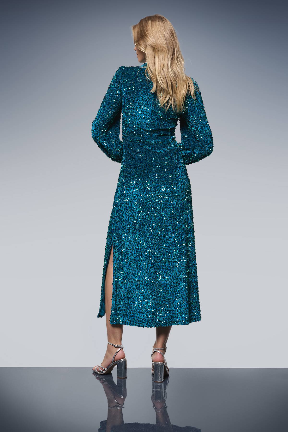 Oasis Robe Mi-Longue Col Montant en Velours à Paillettes pour Occasions Spéciales
