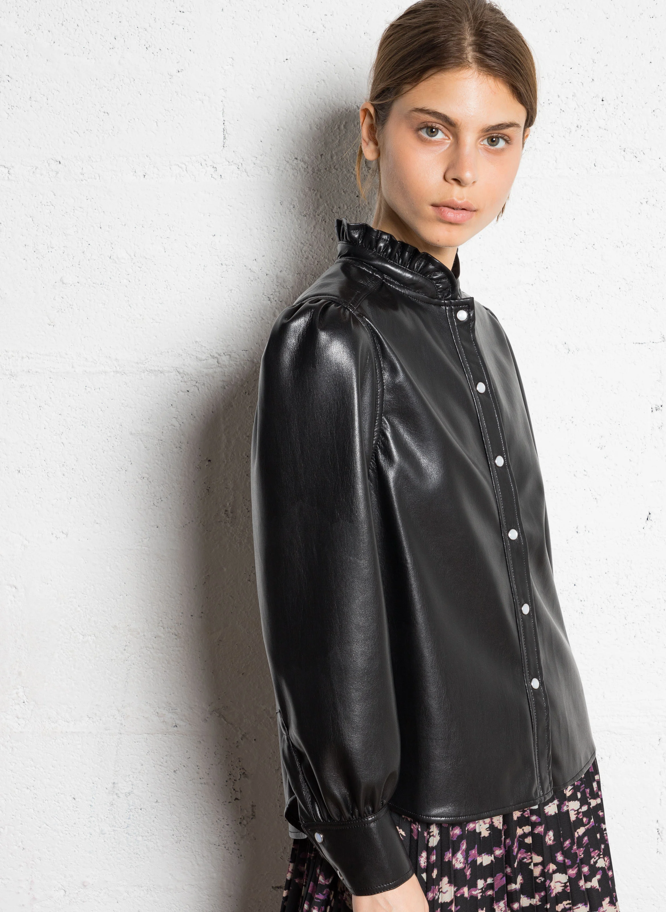 CAXIE - Chemise col à volants effet cuir | Noir