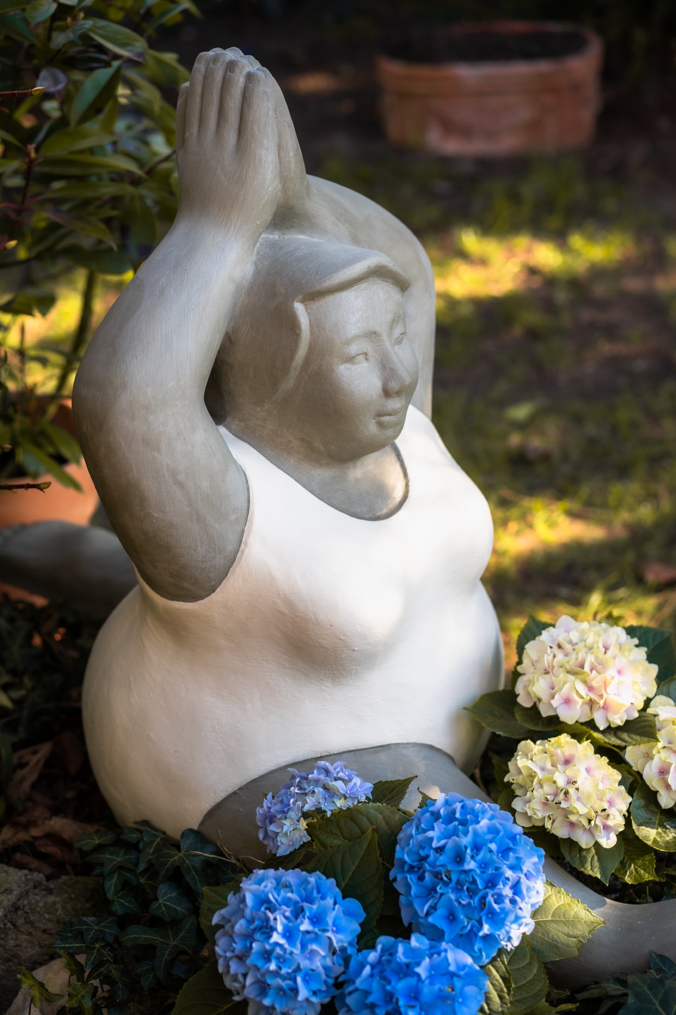 Zementfigur 'Yoga-Frau', weiß, grau, H 65 cm, B 65 cm, L 40 cm günstig bestellen