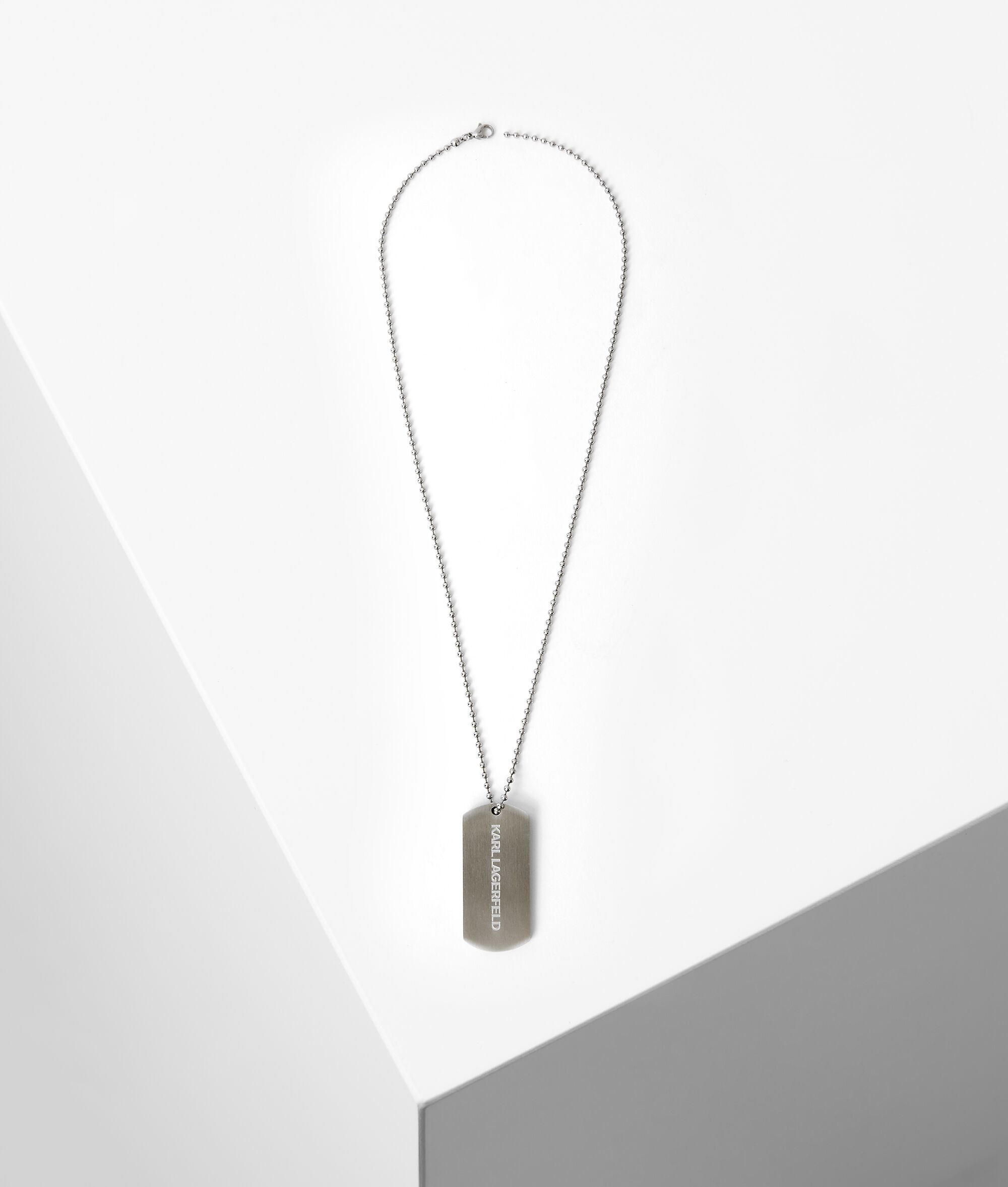 COLLIER AVEC PLAQUE ÉTIQUETTE K/ID
