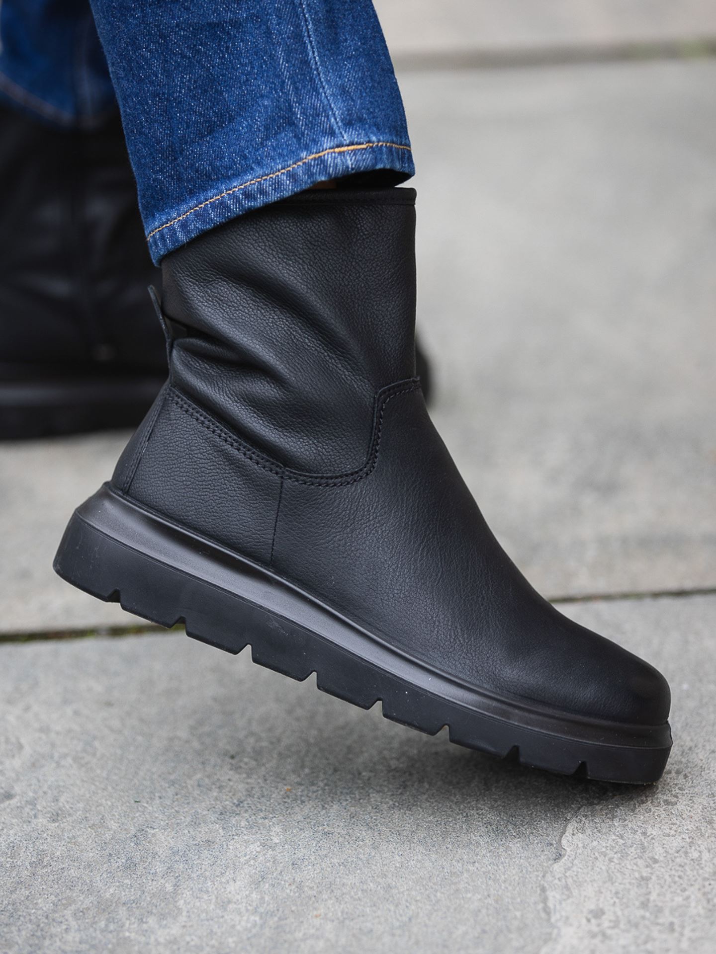 Nouvelle Mid-cut Boot