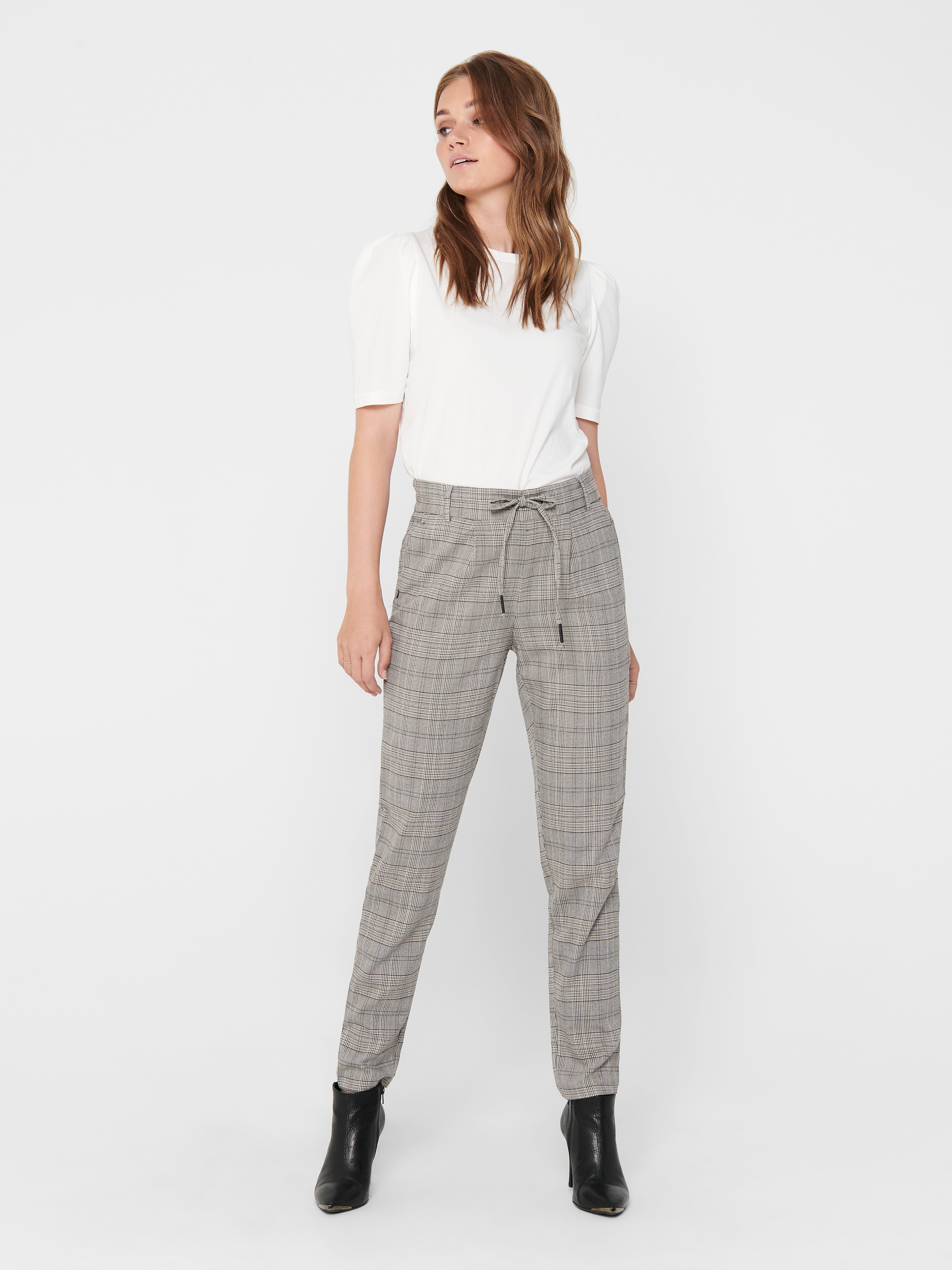 ONLPOPTRASH Mittlere Taille Normal geschnitten Klassische Hose Black