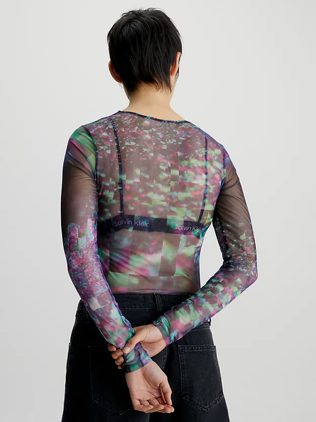 Blusa de manga comprida em tule transparente