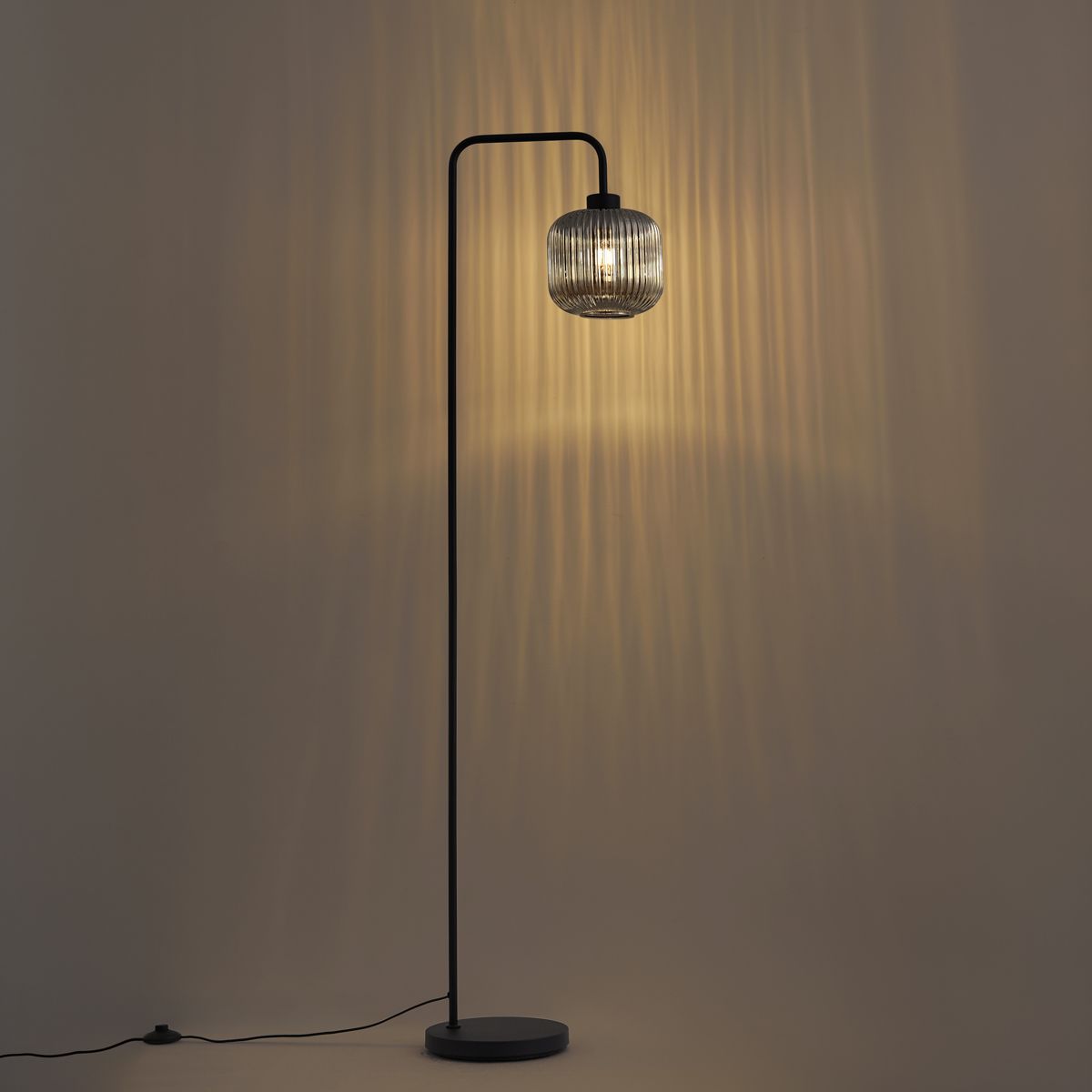 Design vloerlamp zwart met smoke glas - Ana