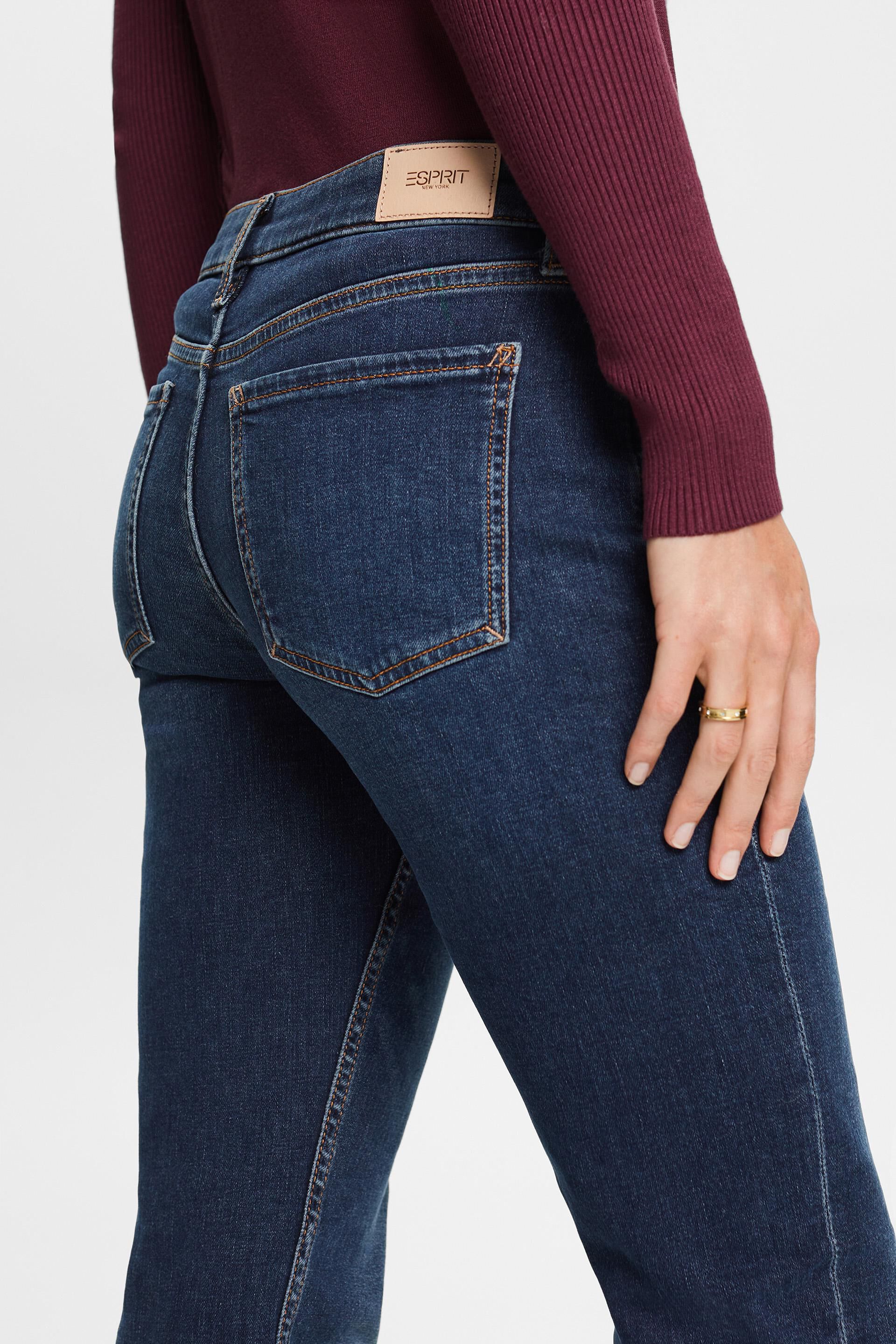 En matière recyclée : le jean droit à taille mi-haute