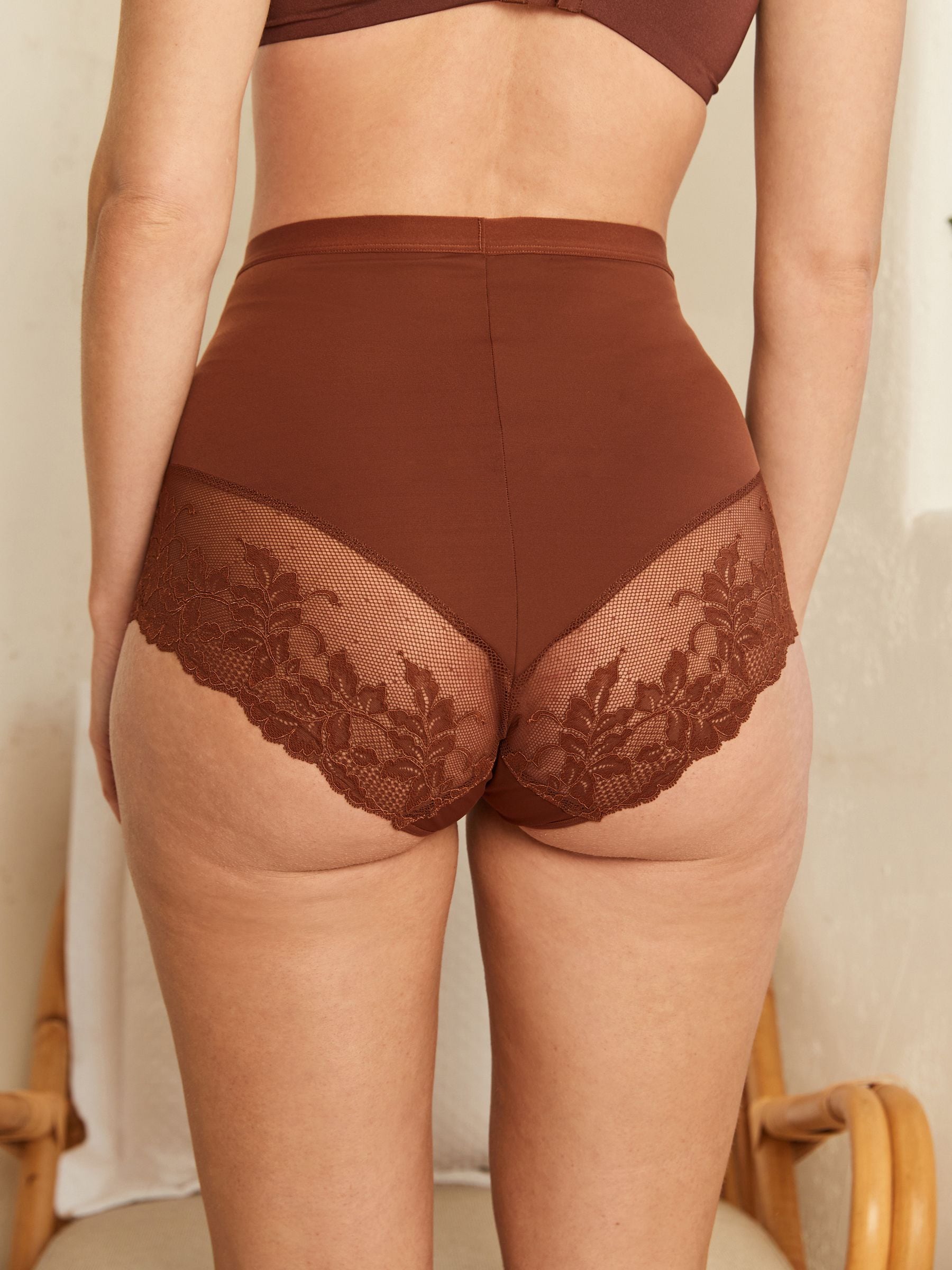 Caramel-nude - Verpakking van 2 Braziliaanse slipjes met kanten achterkant en buikcorrigerend effect en print