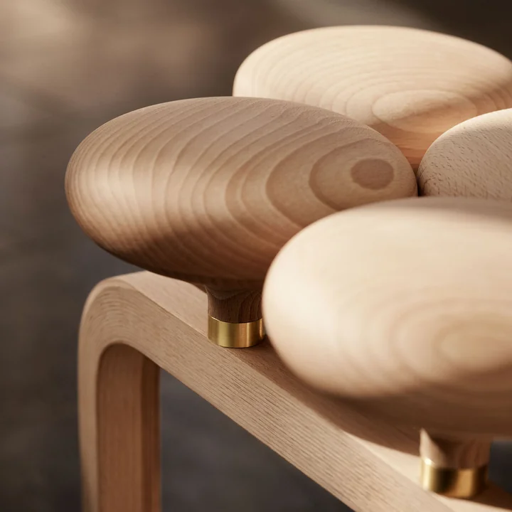 Fritz Hansen - Utzon Hocker, Buche geölt weiss pigmentiert / Messing unbehandelt