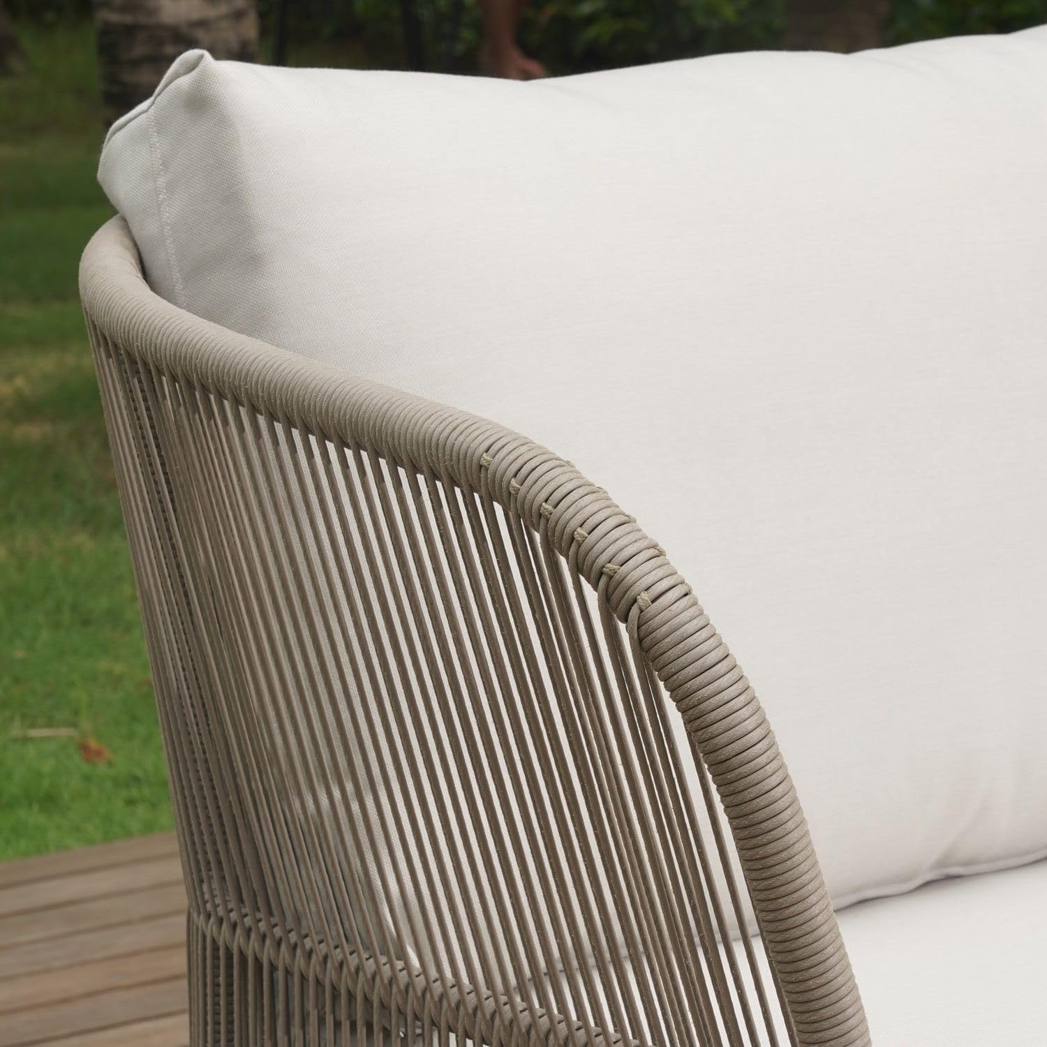 OUTLIV. Swallow Ecklounge, Gartenmöbel, Aluminium/Rope/Polyester in Taupe/Sand, 4 Sitzplätze modernes Design für Ihren Outdoor-Bereich
