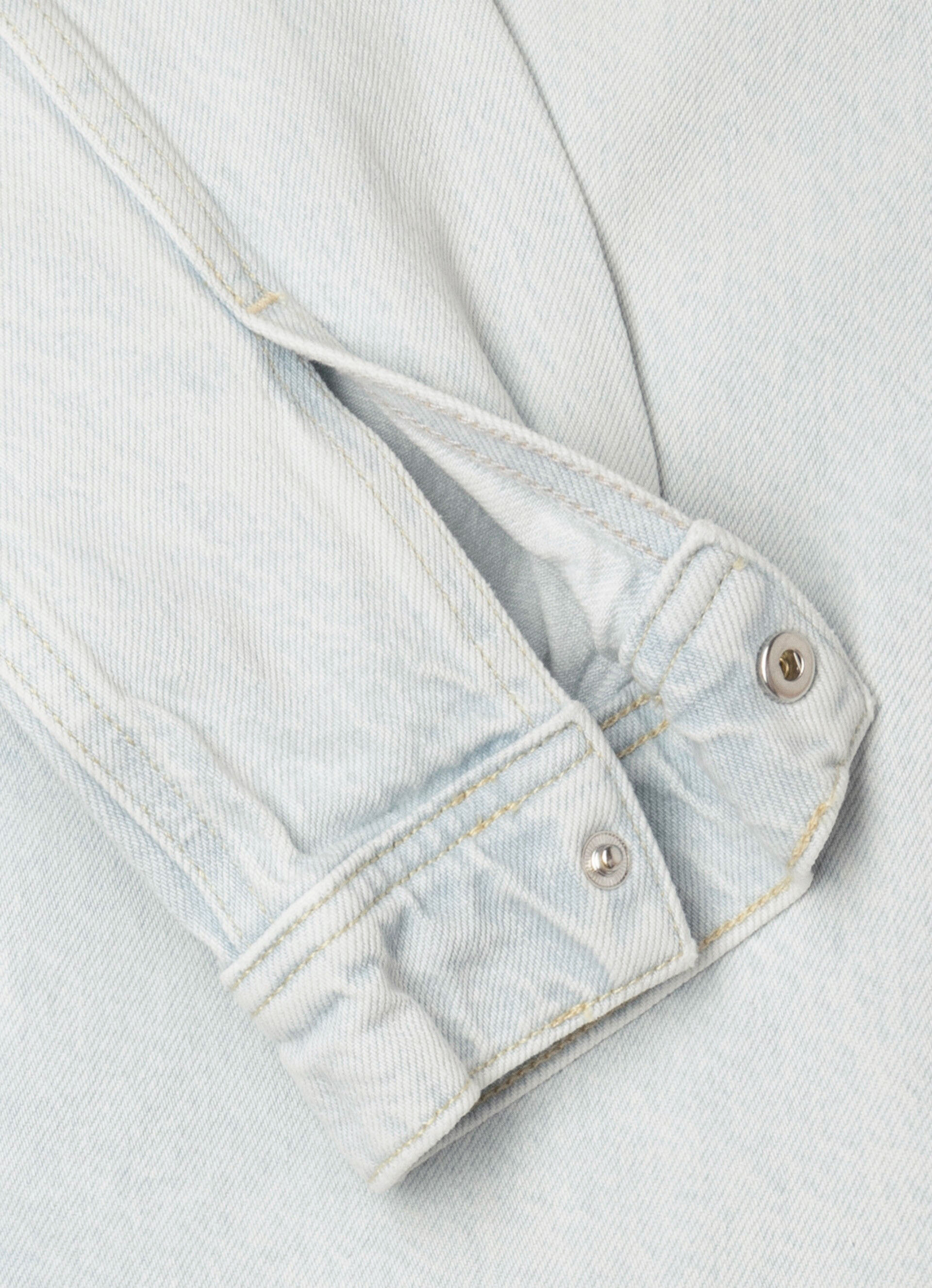 Sobretudo jeans com detalhes rasgados - jeans