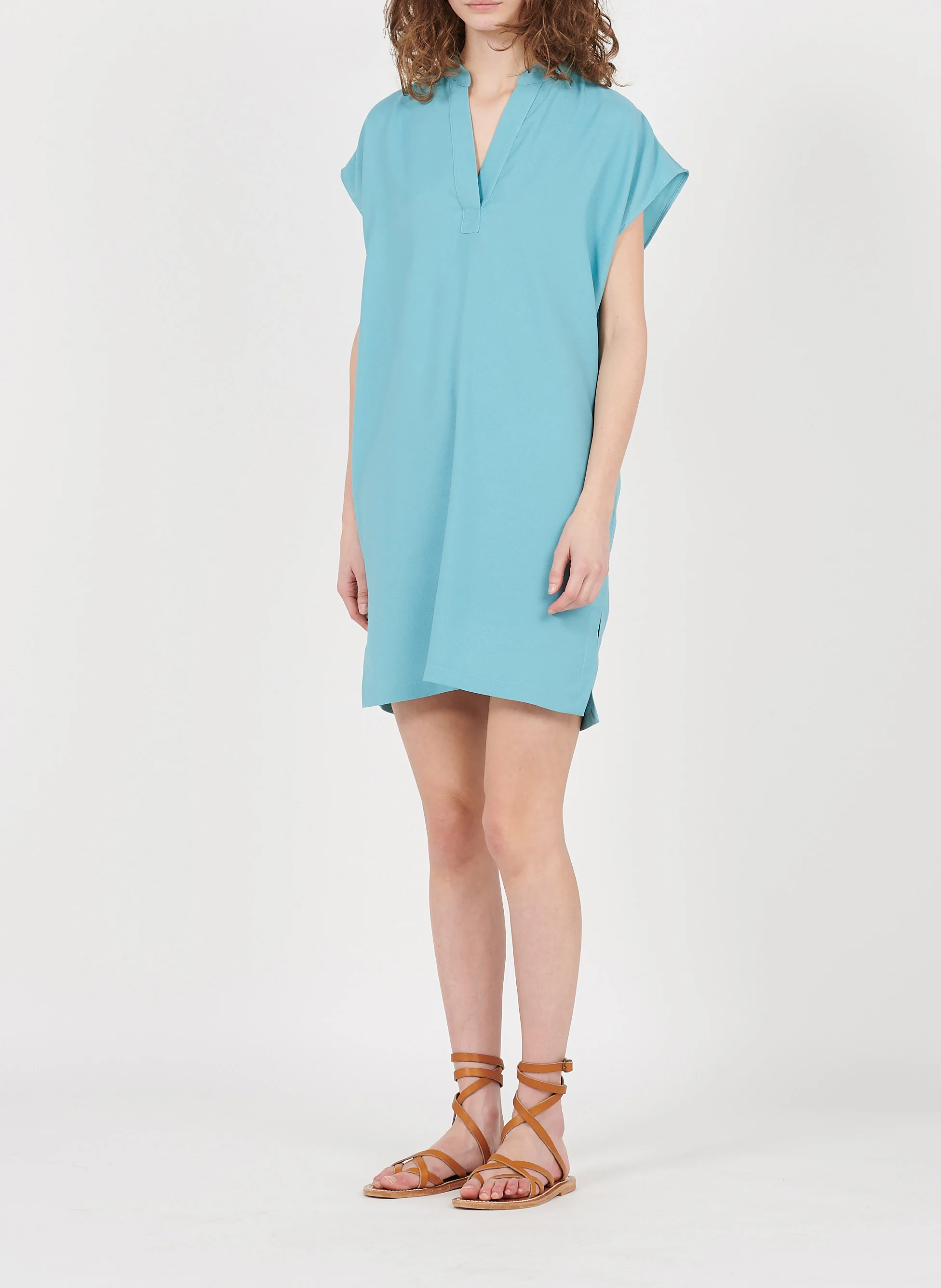YMIR - Robe courte col tunisien en crêpe | Bleu