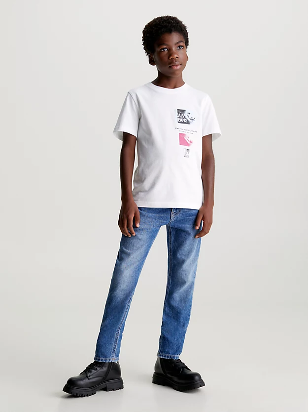 Camiseta com estampa gráfica e modelagem relaxada