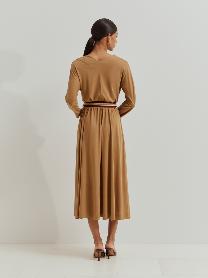 Vestido midi de malha com cinto