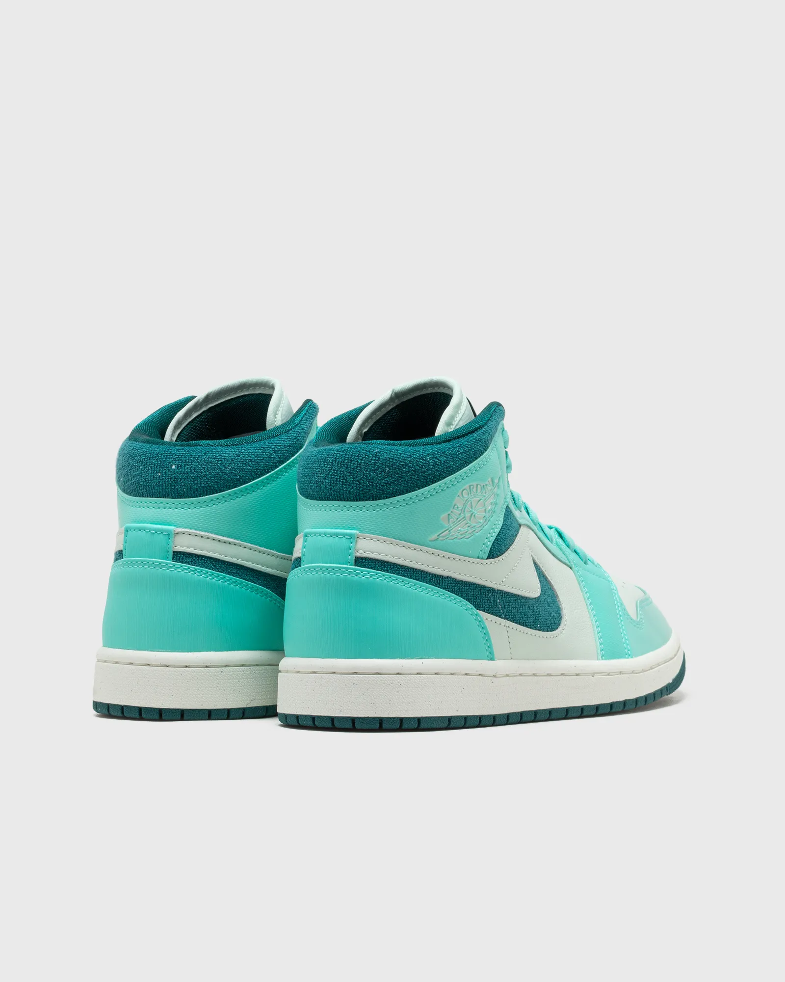Jordan WMNS AIR JORDAN 1 MID SE