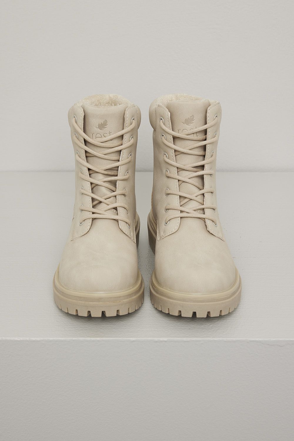 Boots Nuttsi