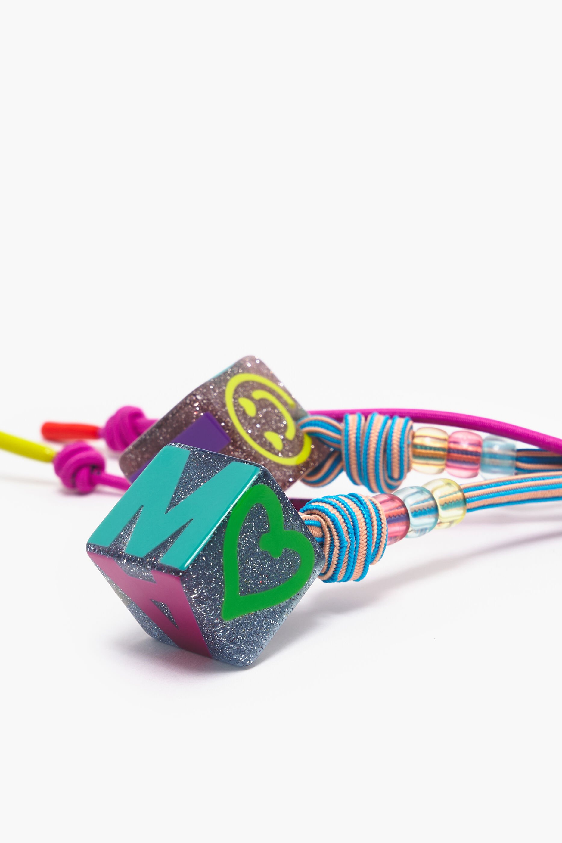 chaveiro de dados azul e rosa