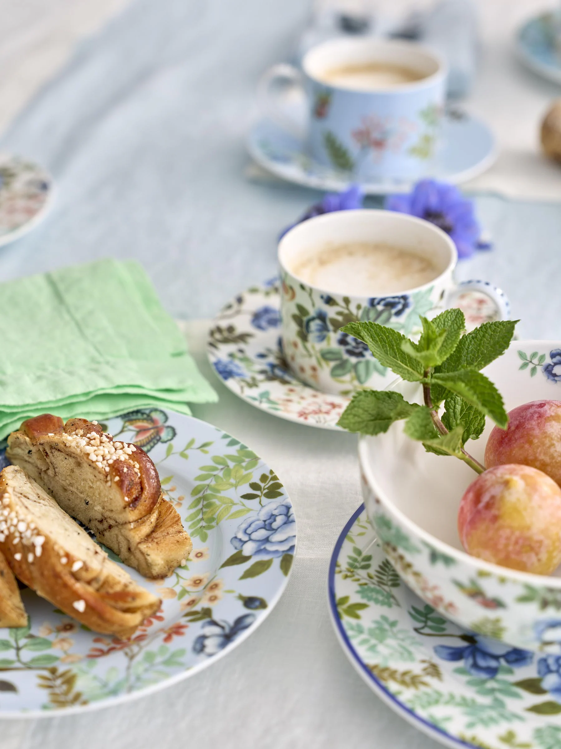Designers Guild - Porcelaine De Chine - 4 theekopjes en -schotels