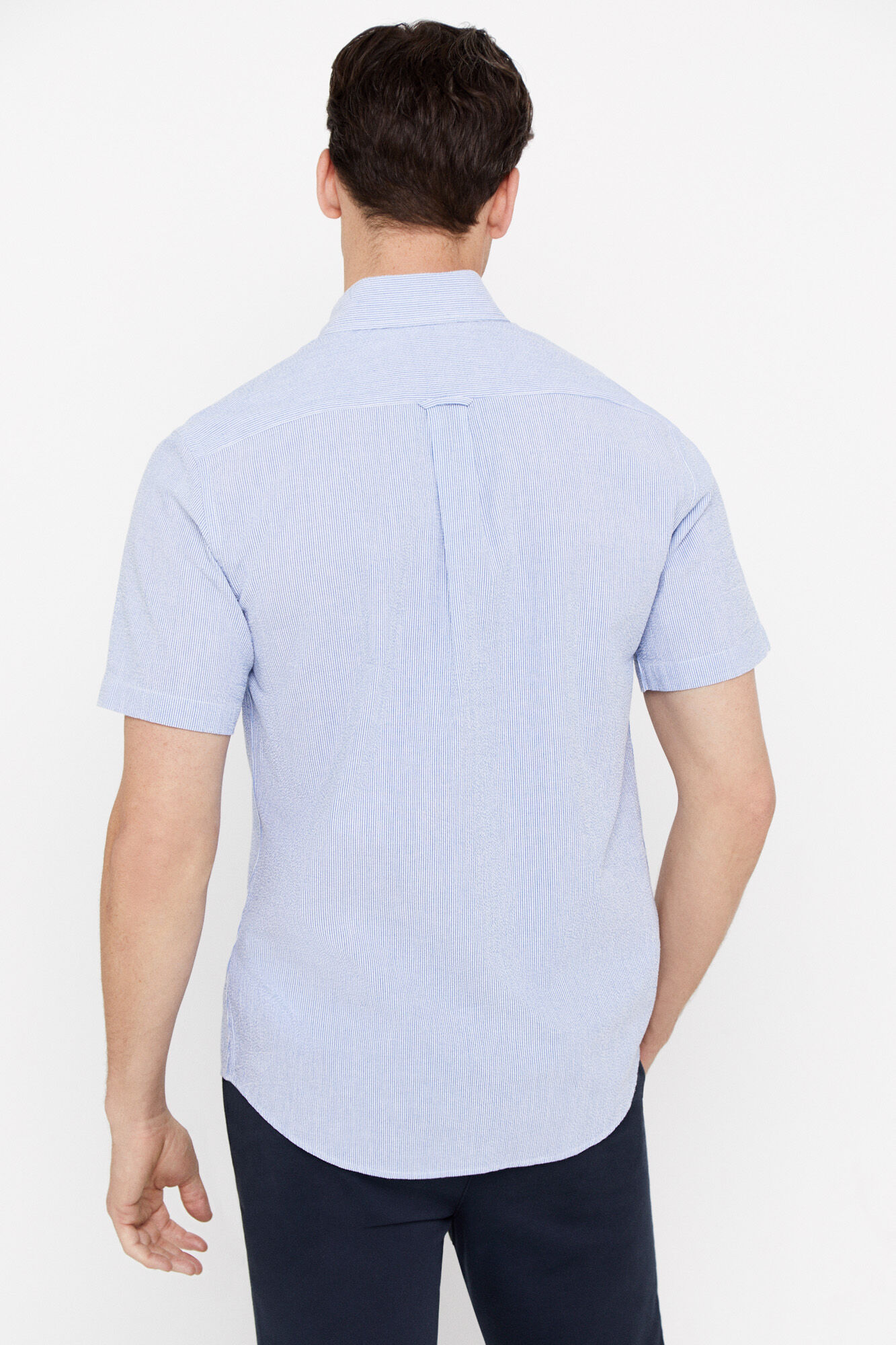 Camisa listrada de manga curta em tecido seersucker - Azul