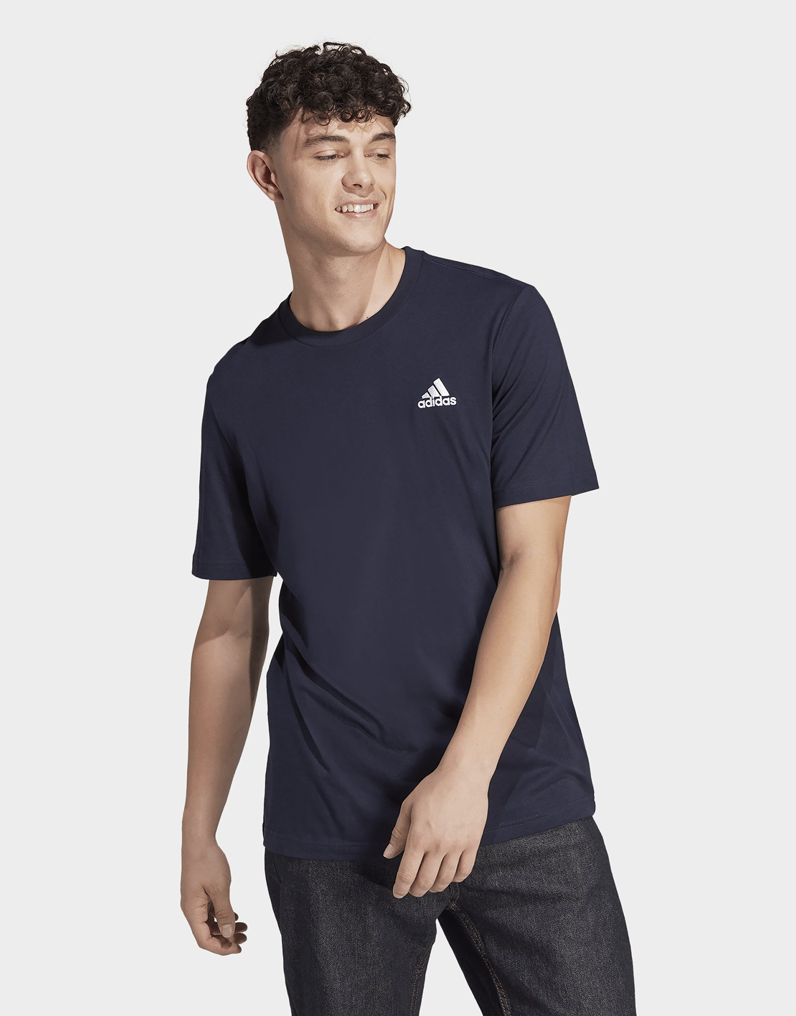 adidas T-shirt en jersey à petit logo brodé Essentials