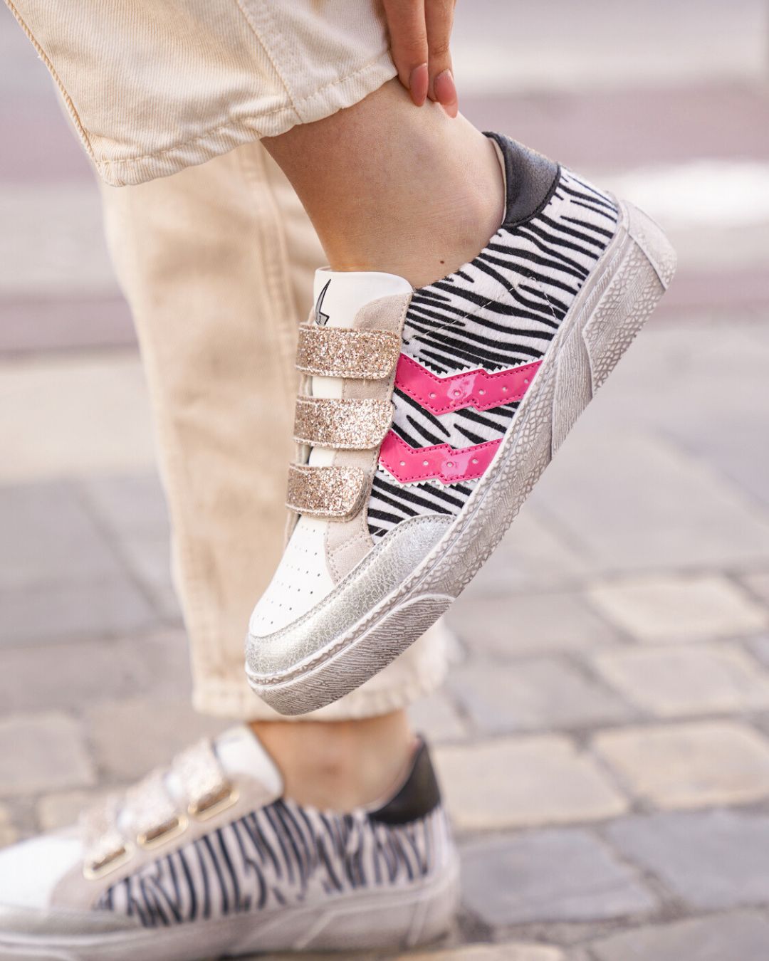 Basket femme noire et dorée à scratch  - CL66 ZEBRA