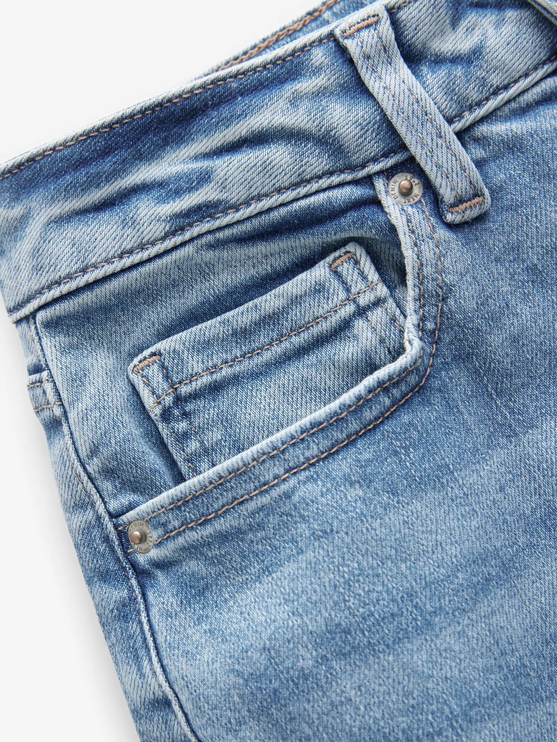 Normaal blauw - Jeans met zandloperpasvorm en wijde pijpen
