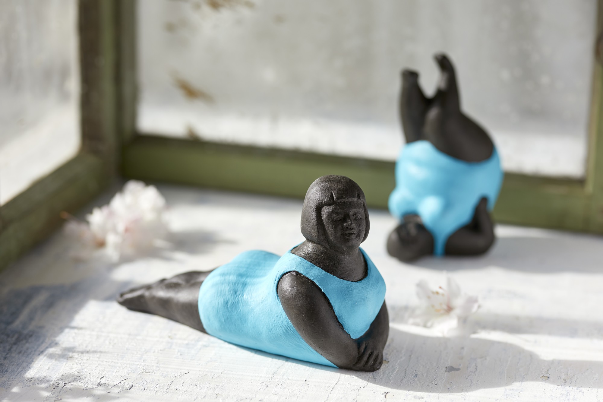 Zementfigur 'Yoga Lady', blau, schwarz, H 10 cm, B 20 cm, T 8 cm günstig bestellen