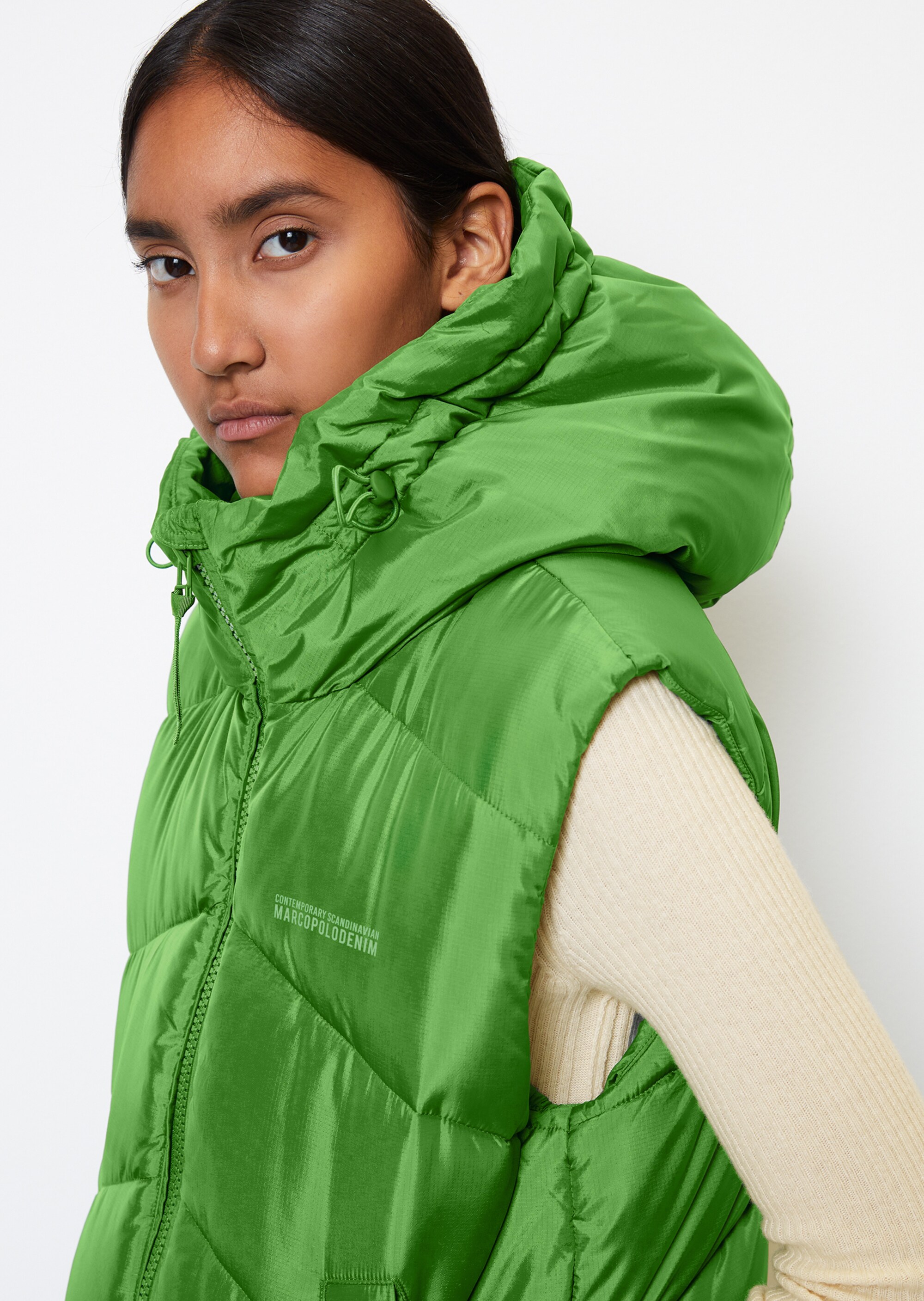 Pufferweste regular mit recycelten Materialien