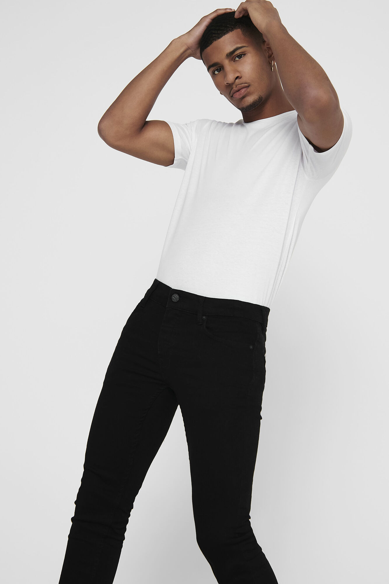 calça jeans de corte justo