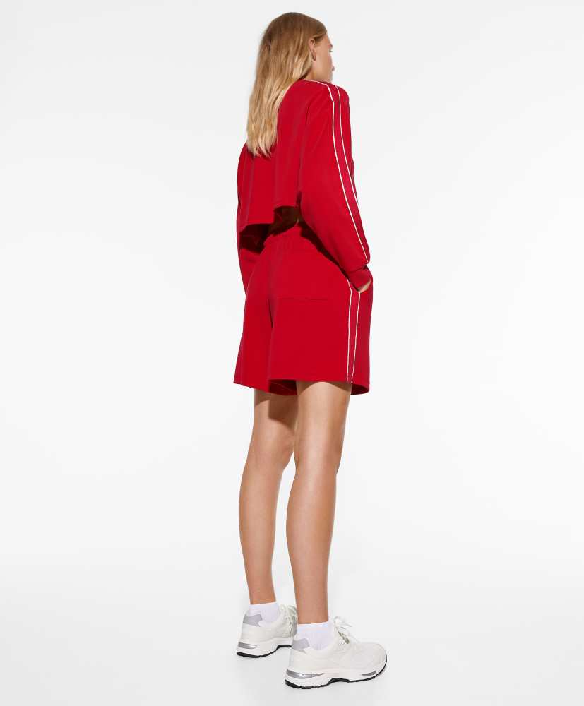 Blusa cropped de modal com aplique lateral