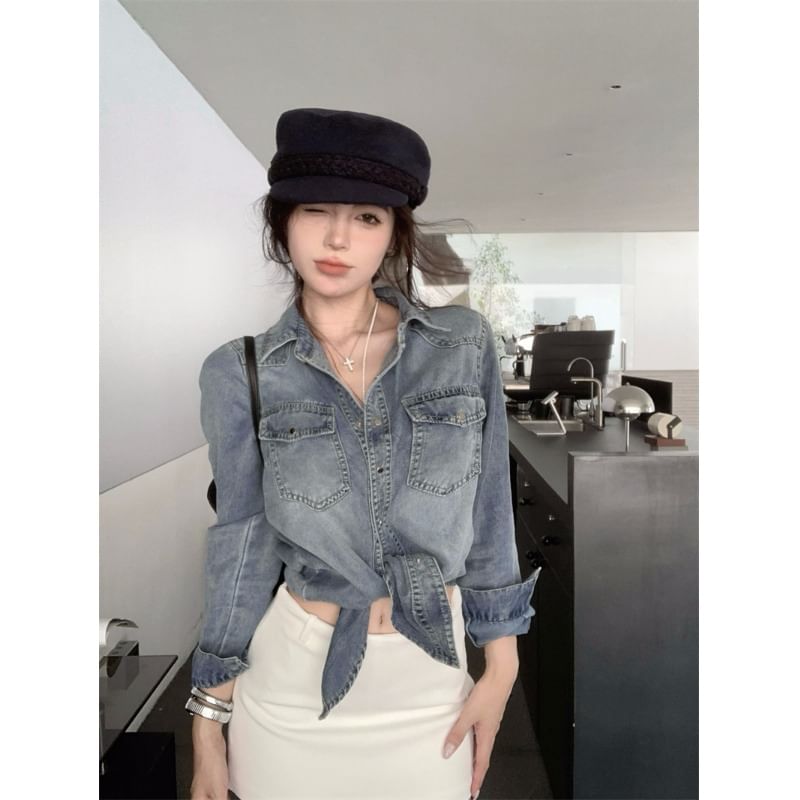 Flowerisque - Gewassen denim overhemd met lange mouwen en kraag / Effen mini-kokerrok met hoge taille