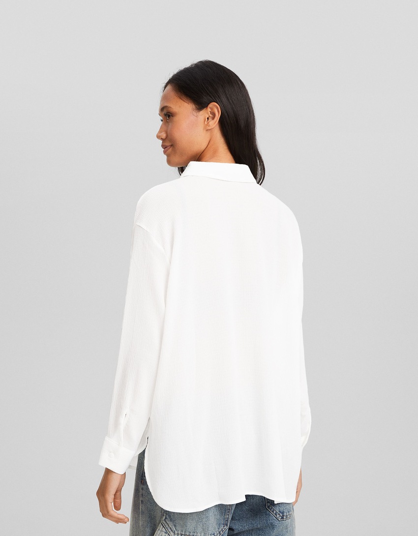 Camisa de crepe oversized de manga comprida