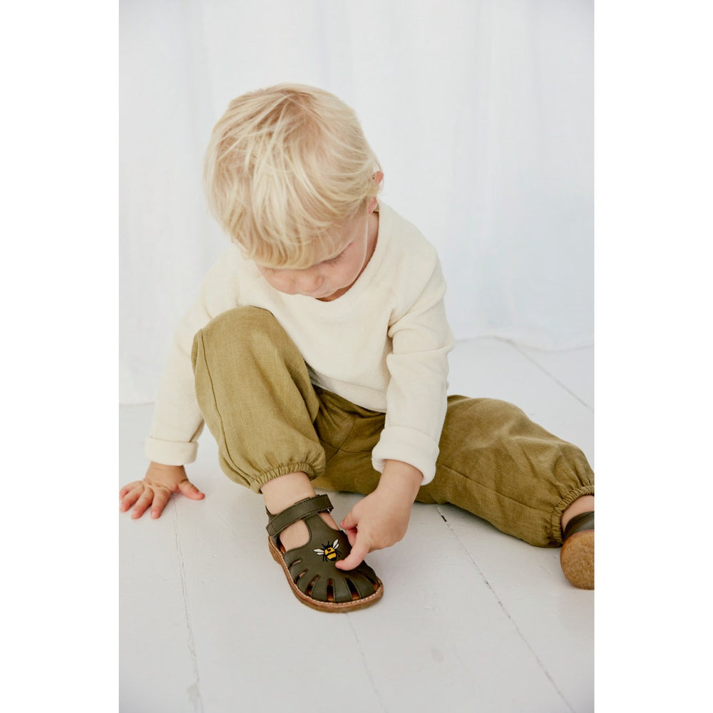 Køb Angulus Forrest Begynder Sandal Med Bi Broderi