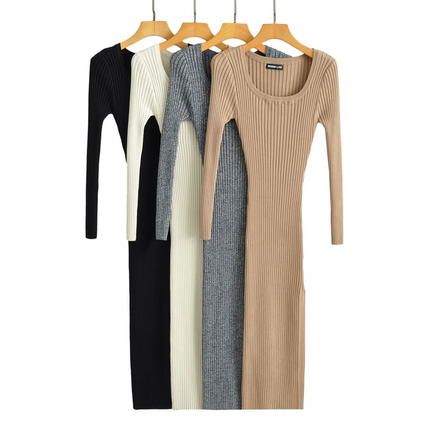 Avauntgardo - Lange mouwen ronde hals effen geribbelde midi-jurk met split