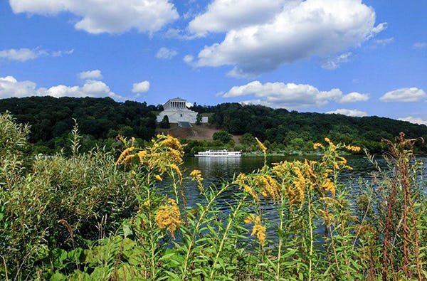 Frühstück Regensburg und Walhalla Schiffsrundfahrt