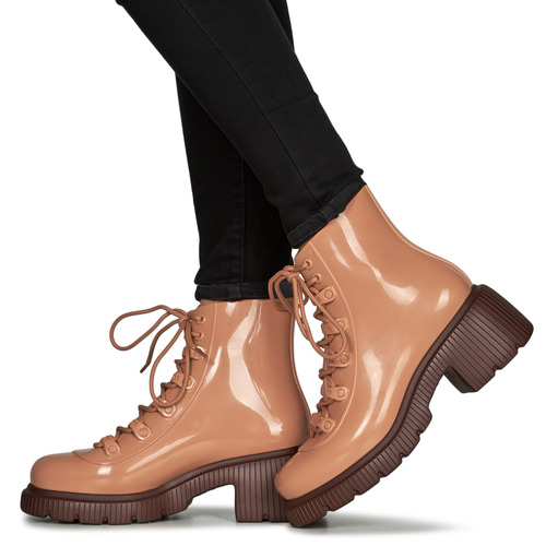 Melissa - MELISSA COSMO BOOT AD - Cognac