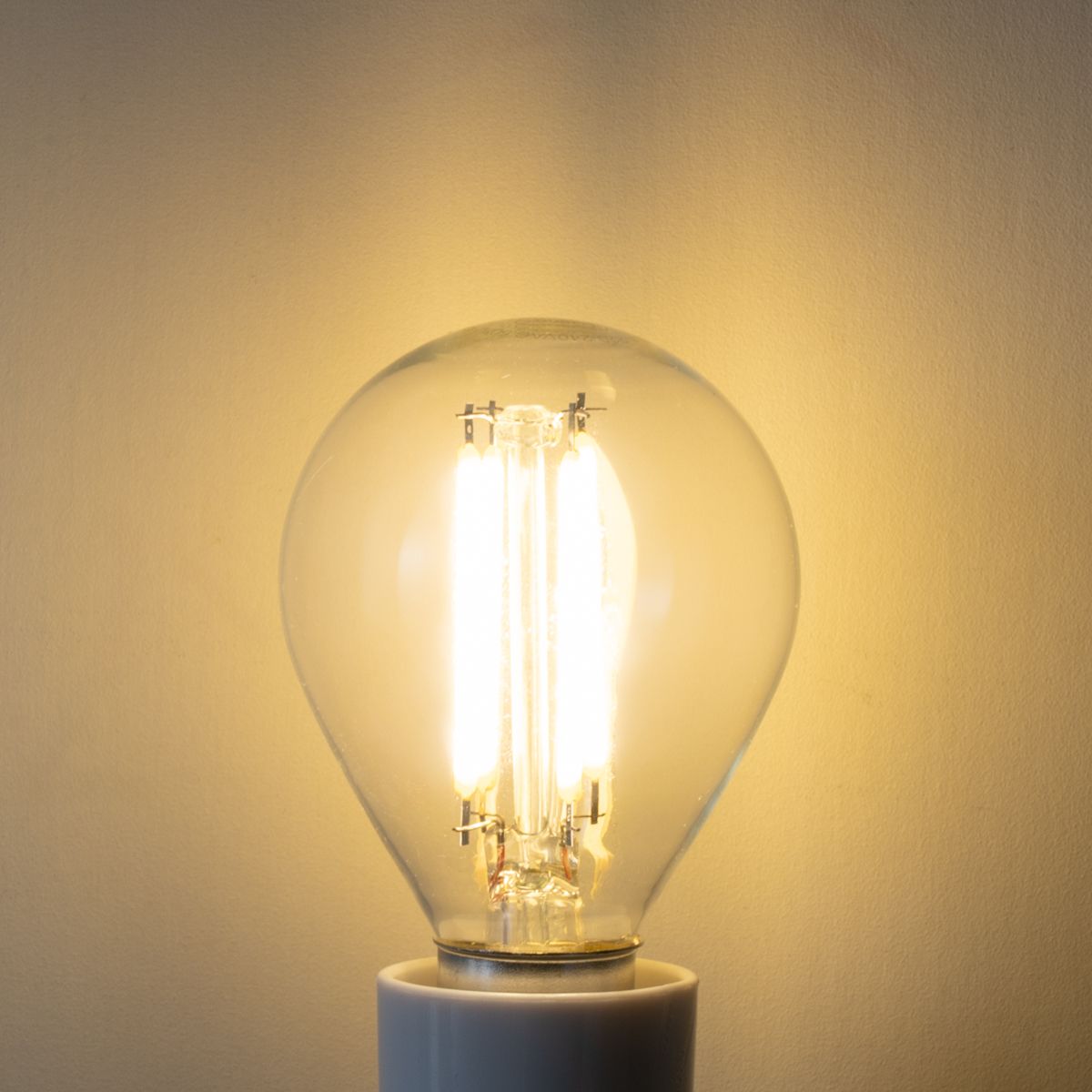E14 3-staps dimbare LED lamp P45 helder 5W 470 lm 3000K