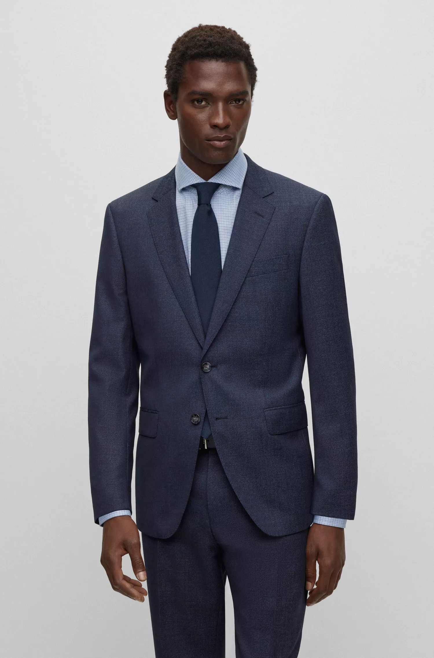 Terno BOSS preto slim fit em lã virgem com forro exclusivo.
