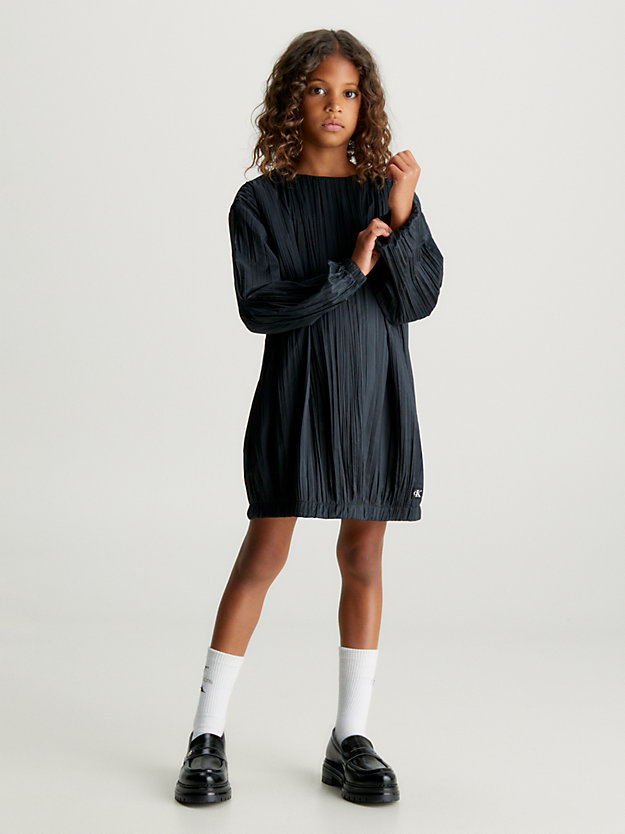 Vestido plissado de corte folgado