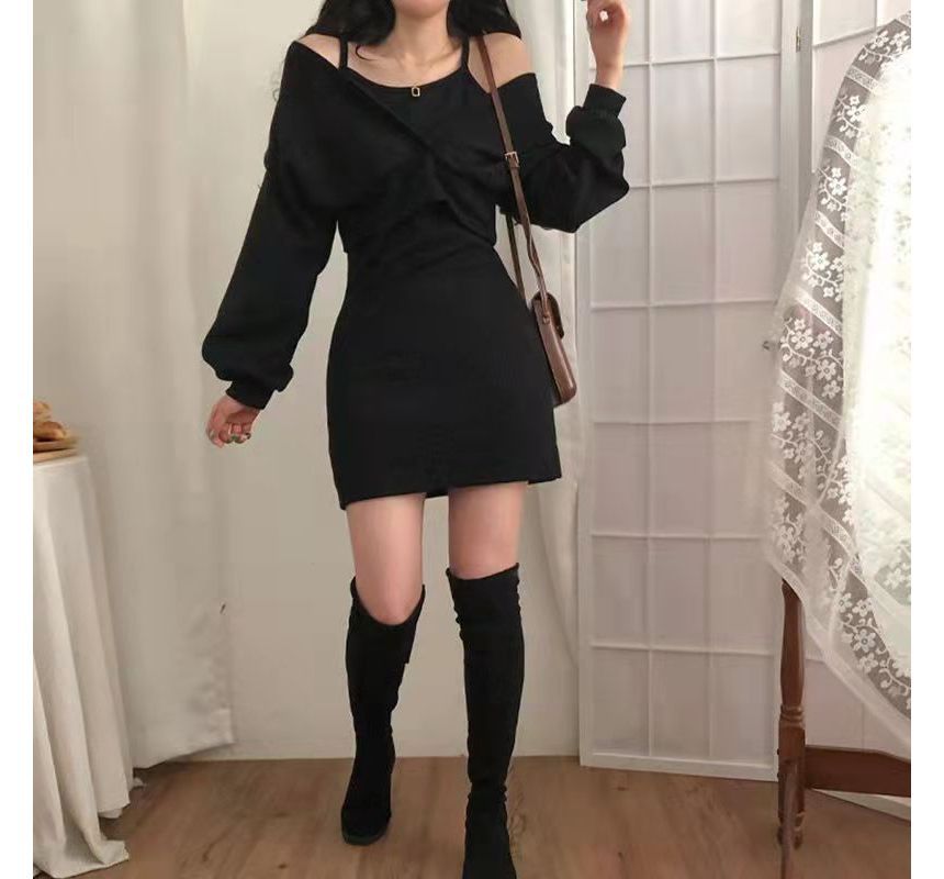 Shalala - Set: Mini-jurk met spaghettibandjes + cropped top met lange mouwen en V-hals