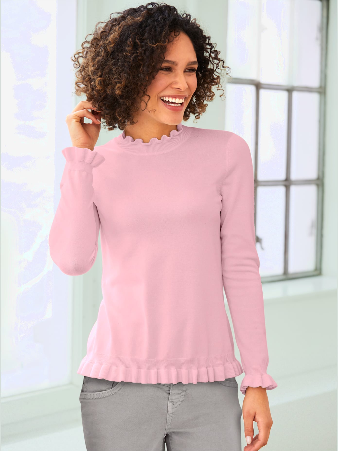 Pull col montant, manches et ourlet à finitions ondulées