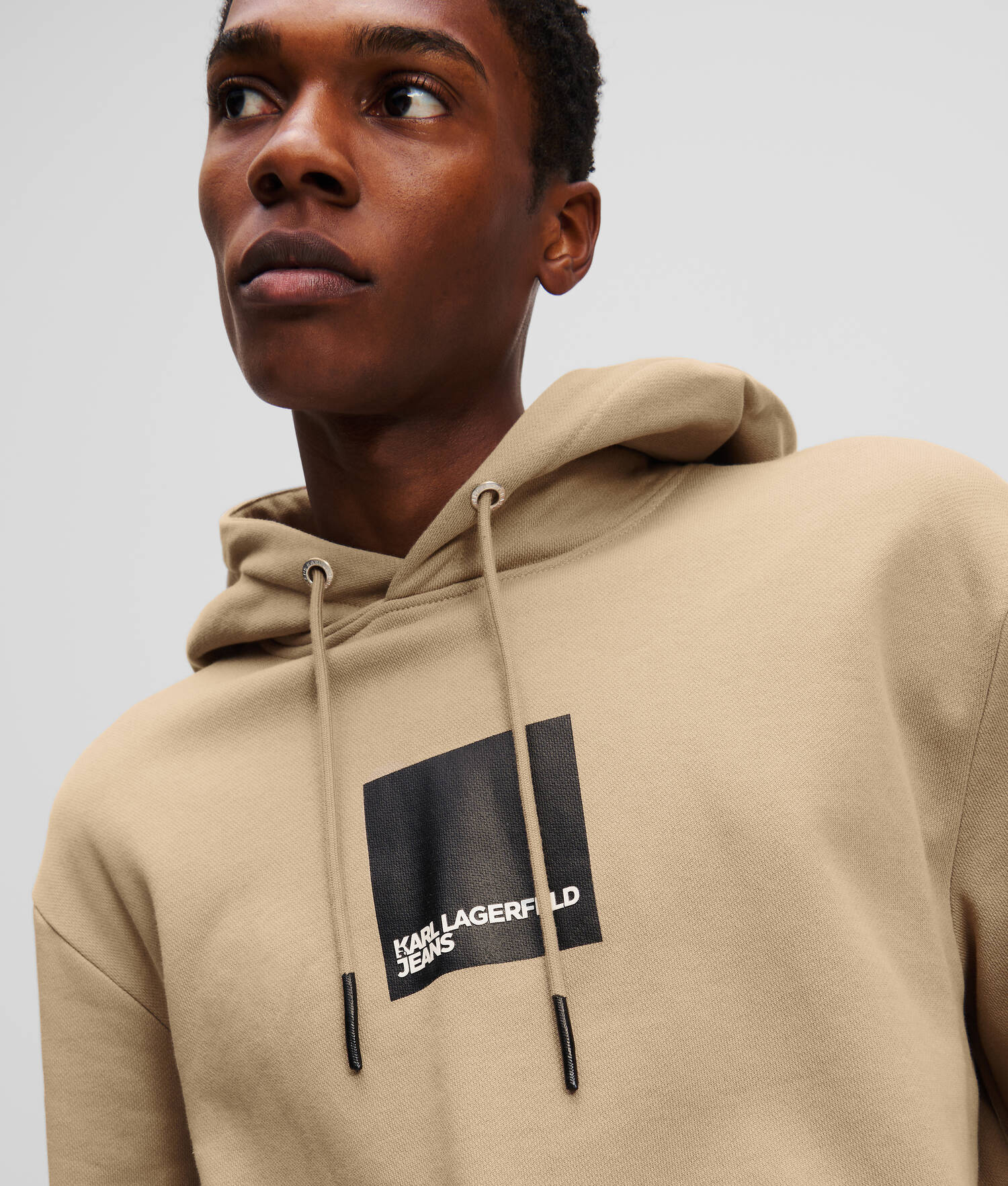 SWEAT À CAPUCHE AVEC LOGO KLJ ENCADRÉ