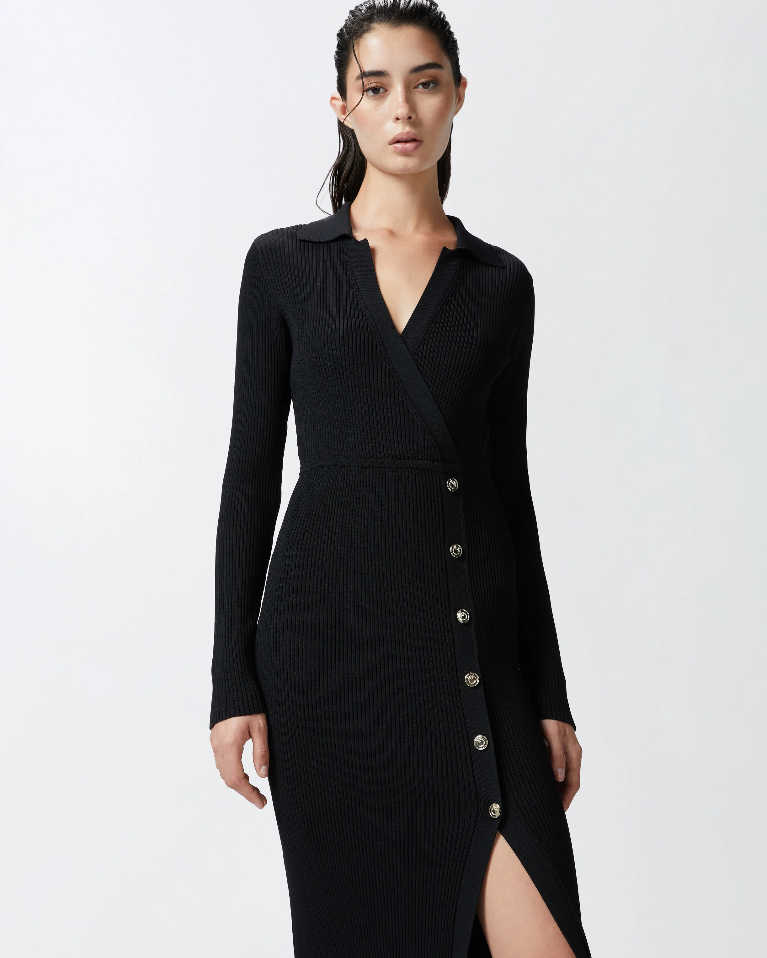Robe longue côtelée à boutons dorés | Noir