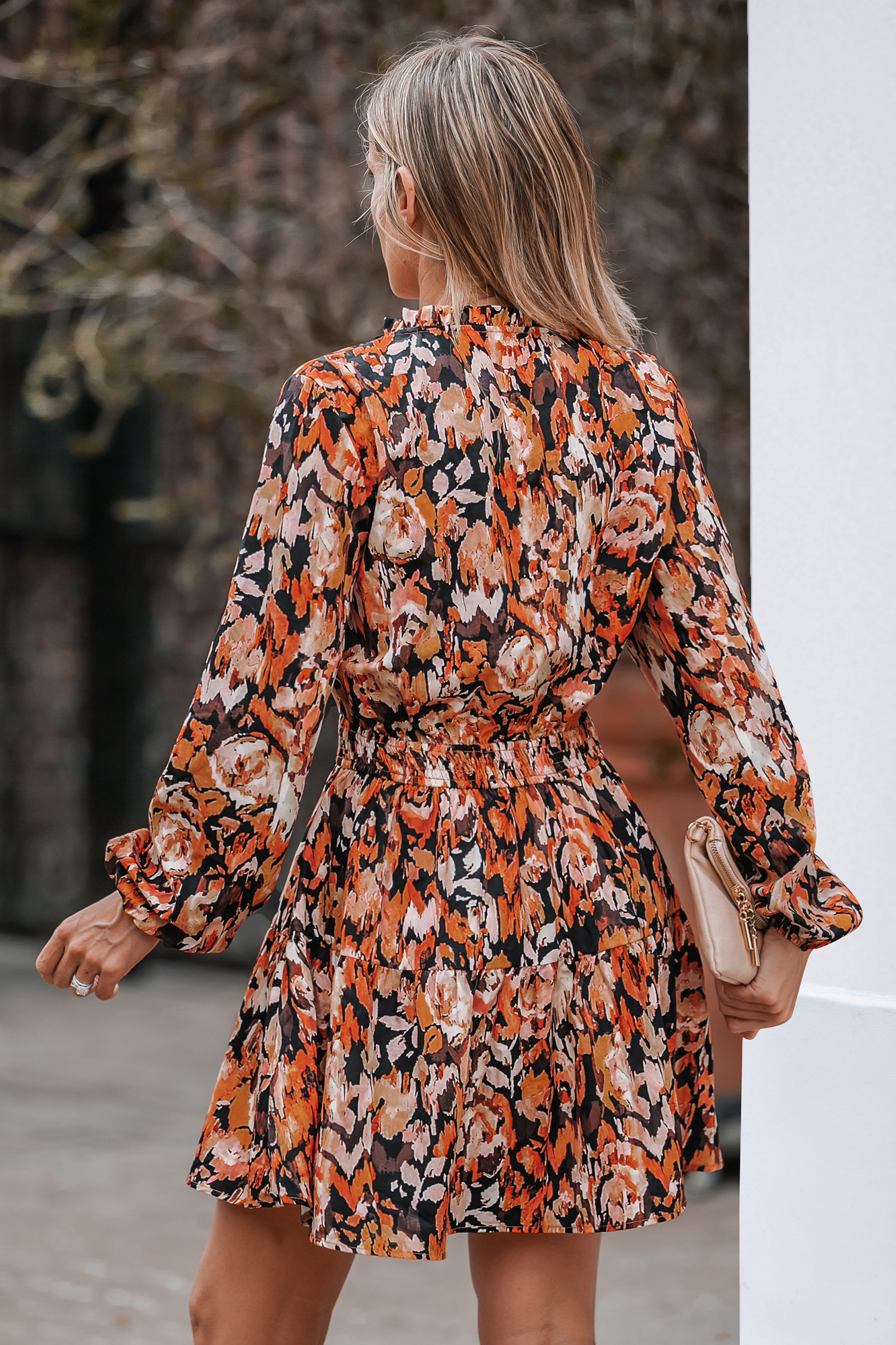 Robe mini avec col à nouer et imprimé floral