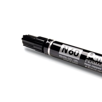 Pentel PEN N60 - Marqueur permanent - pointe biseau - noir