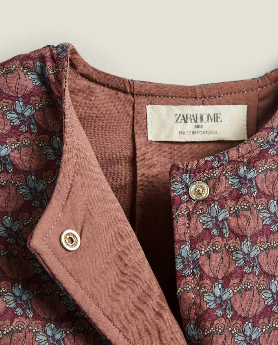 Colete infantil feito com tecido Liberty